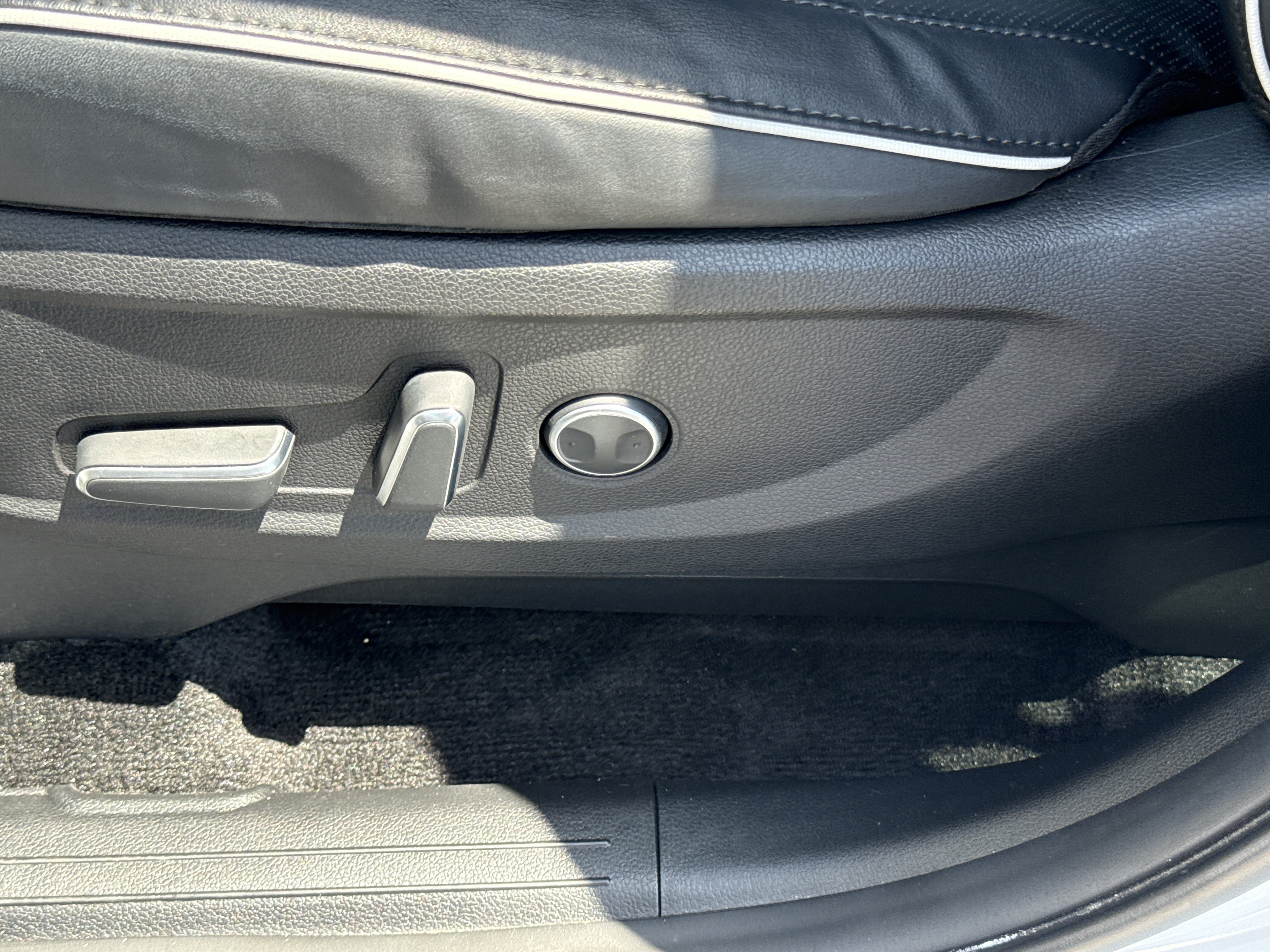 Used 2025 Hyper White Hyundai XRT AWD image 19