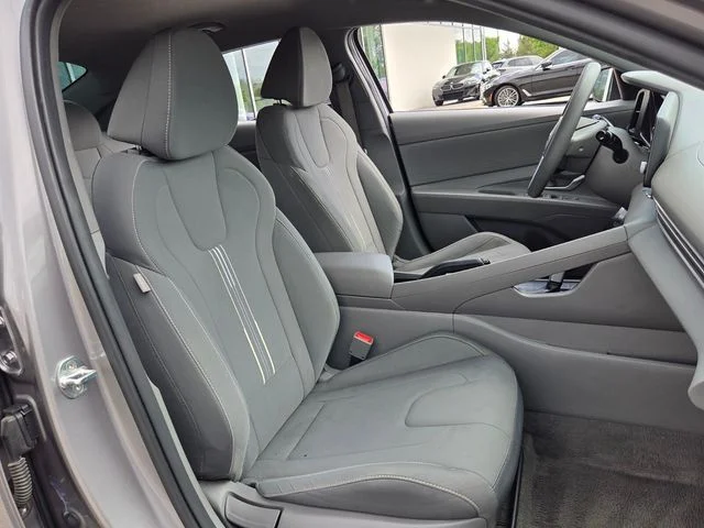 Used 2023 Silver Hyundai SEL image 18