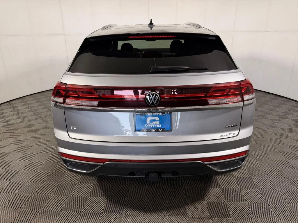 New 2026 Silver Volkswagen 2.0T SE w/Technology image 6