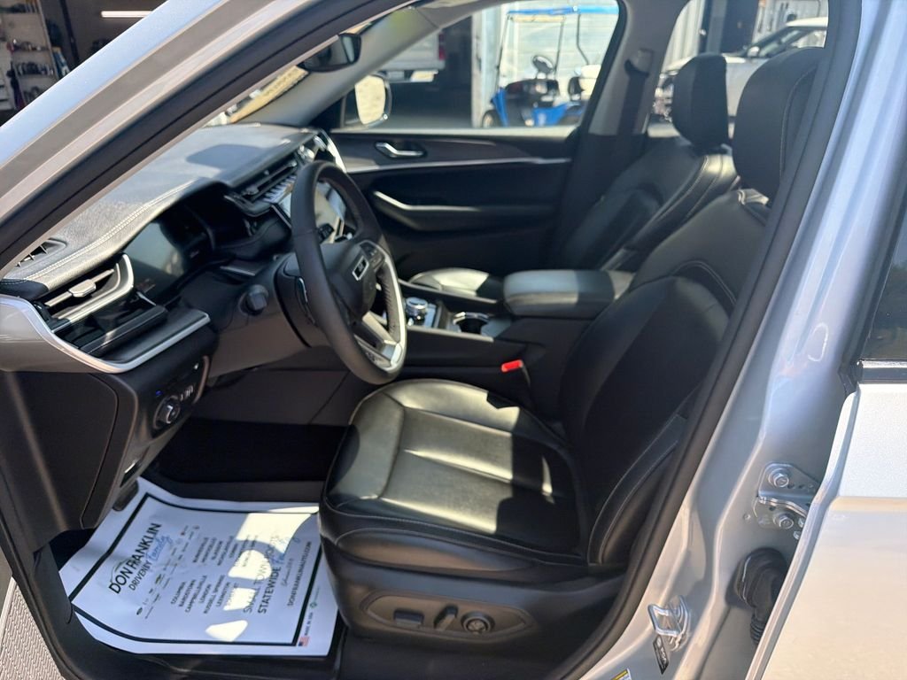 Used 2024 Silver Jeep 4xe image 15