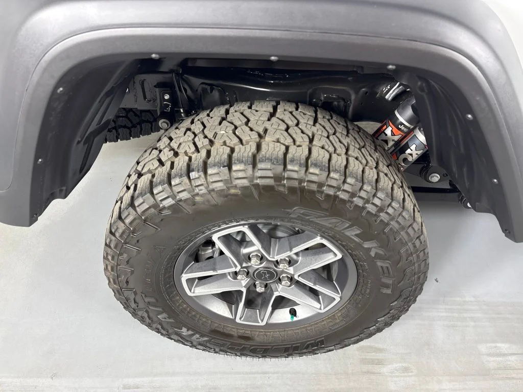 Used 2025 White Jeep Mojave image 10