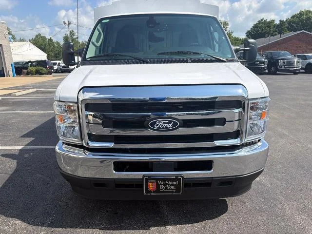 New 2027 Oxford White Ford E-350 SRW image 30