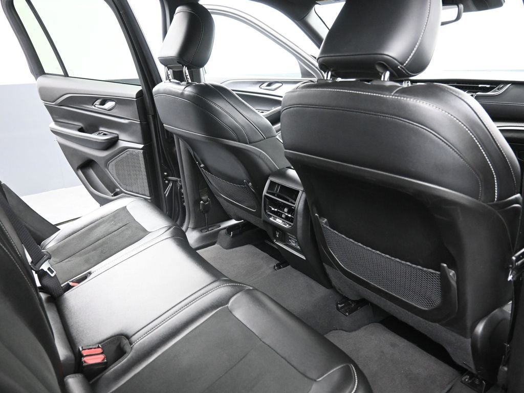 Used 2024 Gray Jeep Altitude image 10