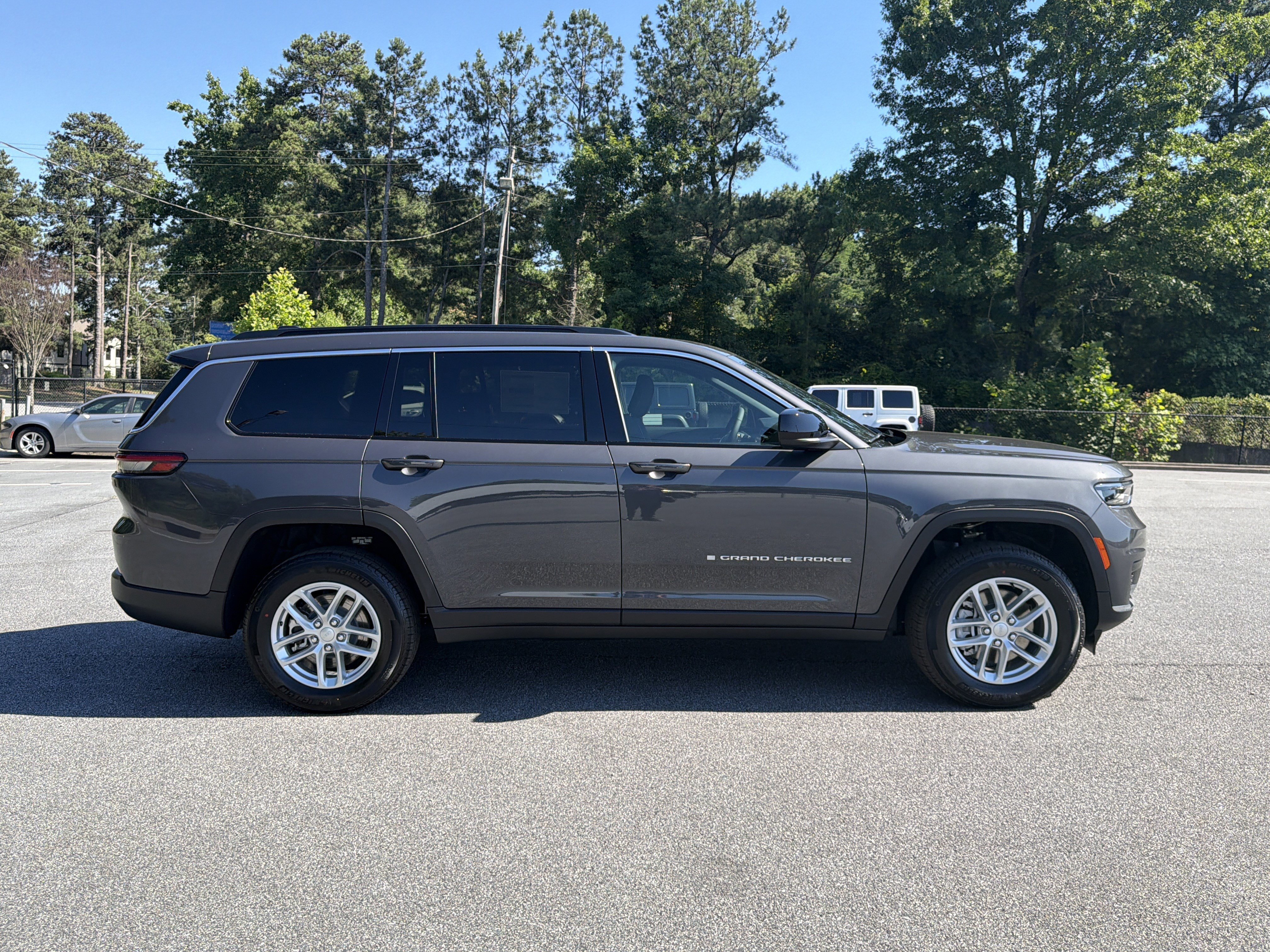 New 2026 Baltic Gray Metallic Clear-Coat Exterior Paint Jeep Laredo image 9
