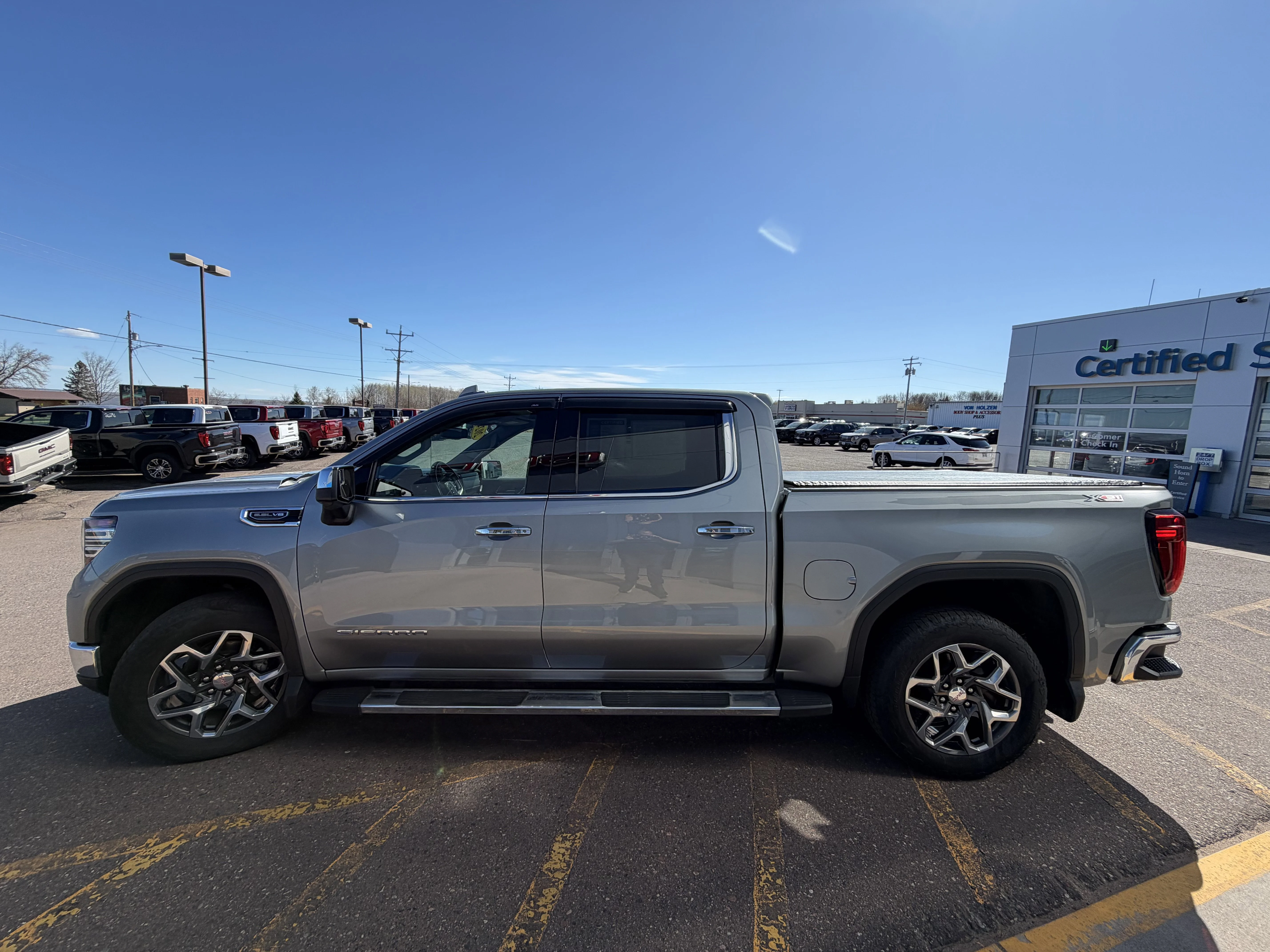 Used 2024 Sterling Metallic GMC SLT image 5