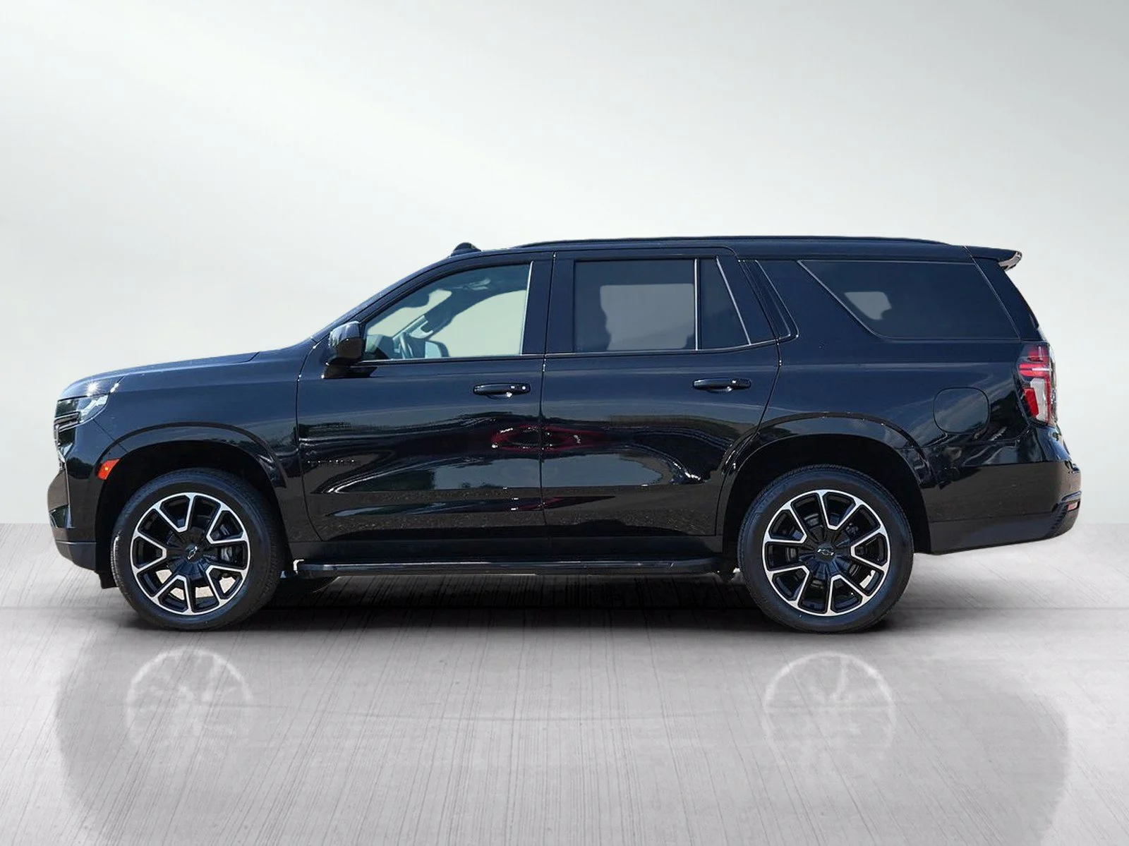 Used 2021 Chevrolet Tahoe RST with VIN 1GNSKRKD7MR387310 for sale in Bloomington, Minnesota
