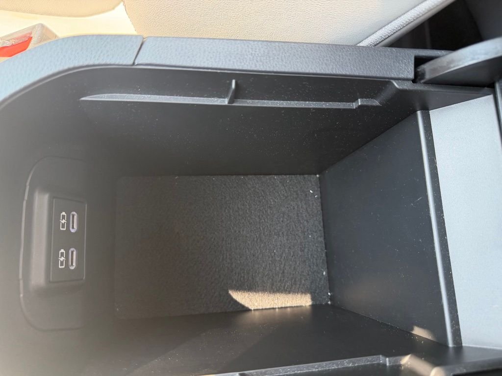 Used 2025 Pearl Toyota XLE Premium image 15