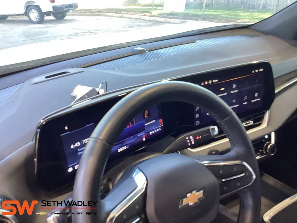 Used 2026 Summit White Chevrolet LT image 7