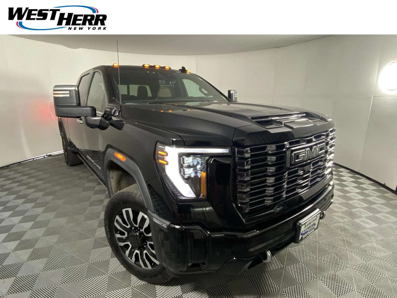 Used 2025 Onyx Black GMC Denali Ultimate image 1