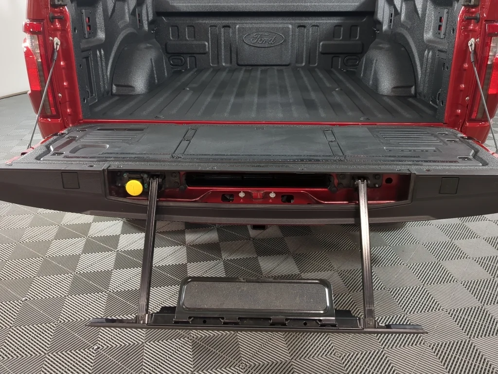 Used 2025 Red Ford XLT image 17