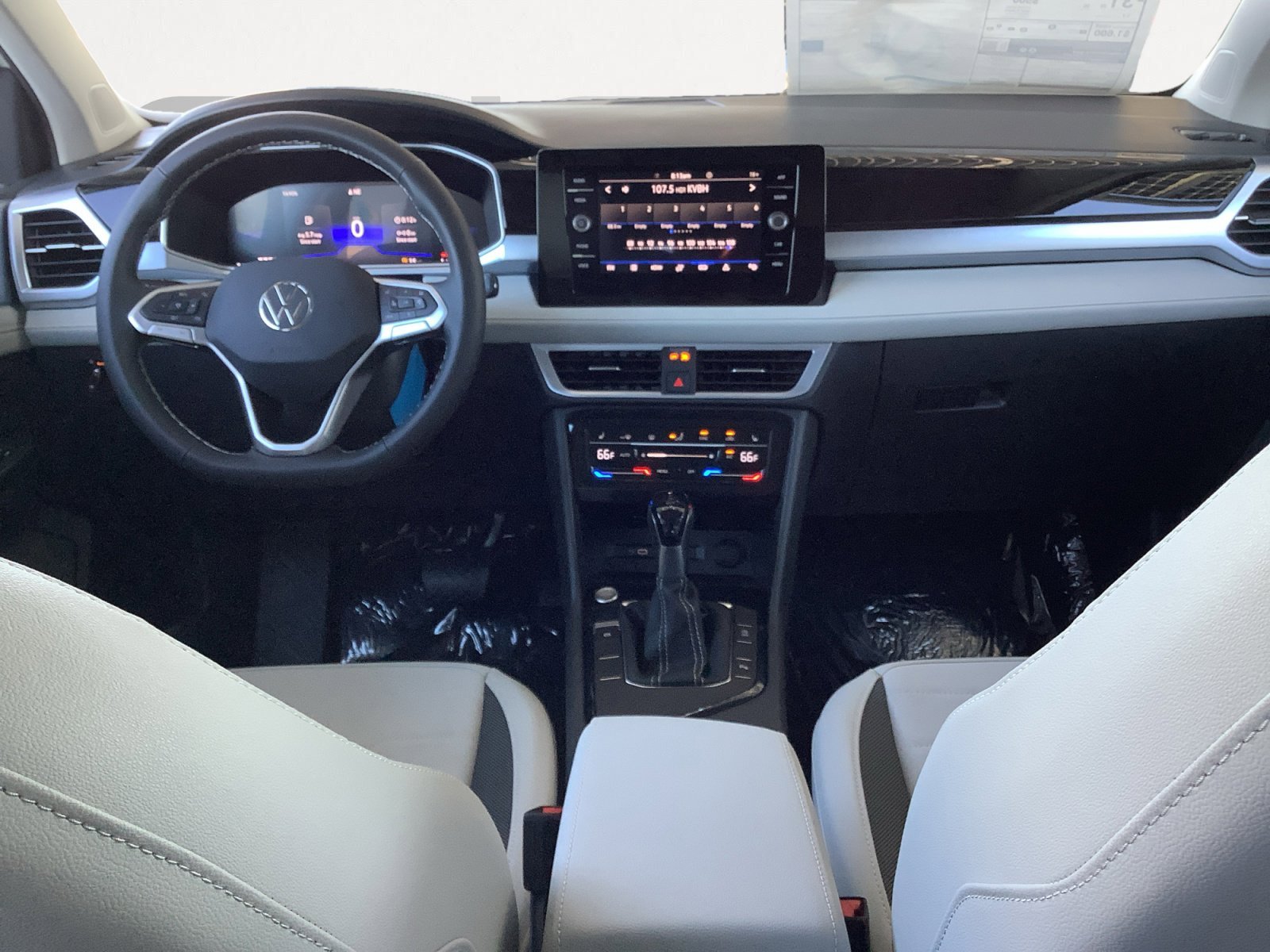 New 2026 Pure White Volkswagen SE image 13