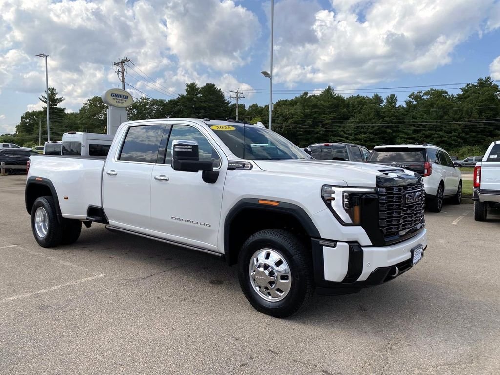 Used 2025 White GMC Denali Ultimate image 1