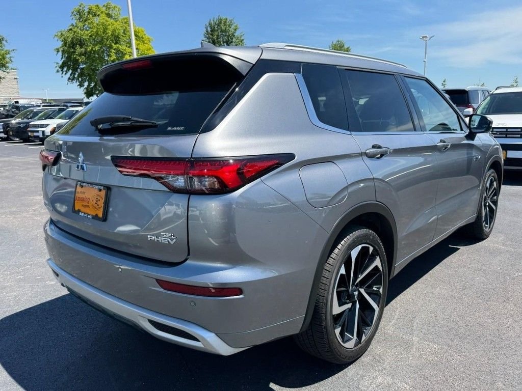 Used 2024  Mitsubishi  image 3