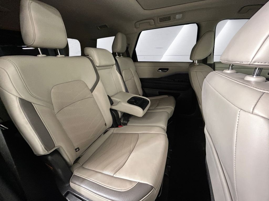 Used 2022 Blue Nissan Platinum image 16