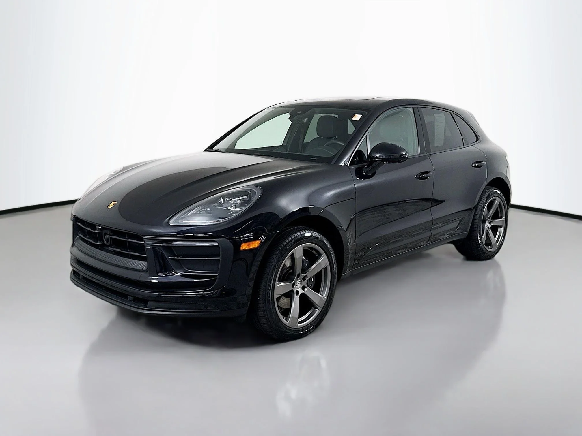 2025 Porsche Macan's photo