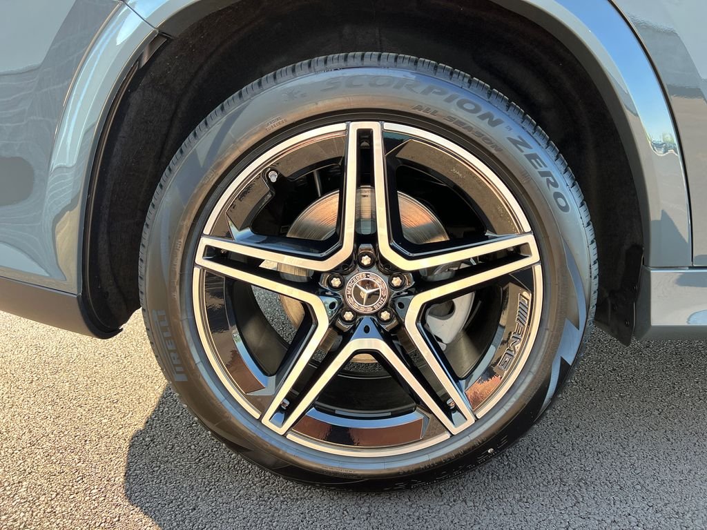 New 2026 MANUFAKTUR Silicon Grey Mercedes-Benz GLS450 image 37