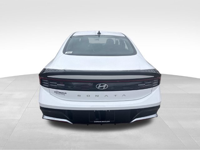 Used 2025 White Hyundai SEL image 4