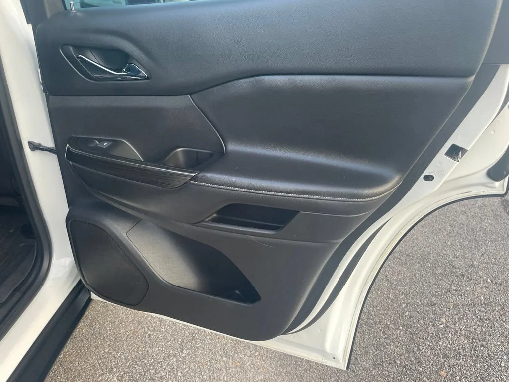 Used 2017 SUMMIT WHITE GMC SLT image 18