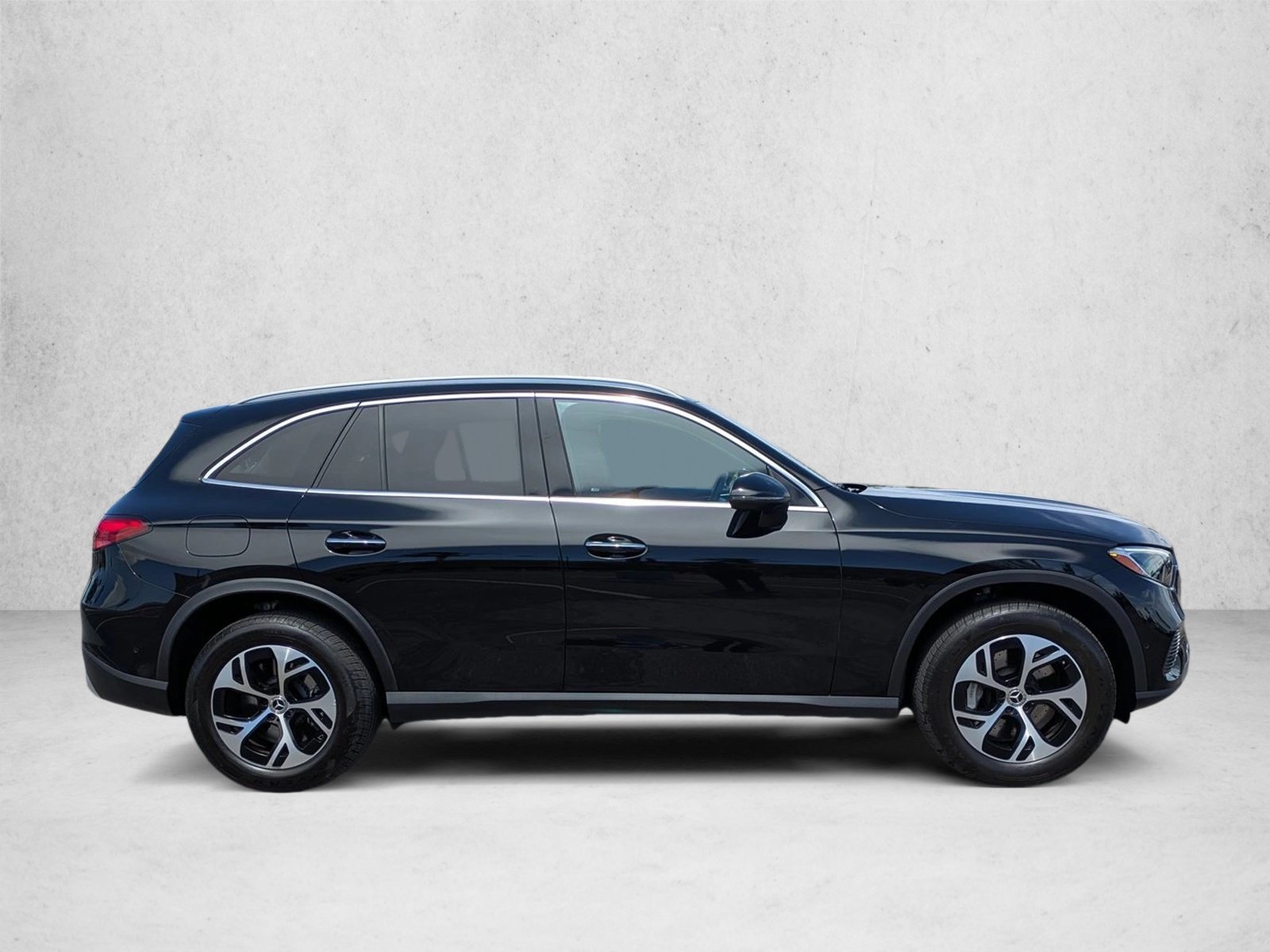 Used 2025 Black Mercedes-Benz GLC 350e image 4