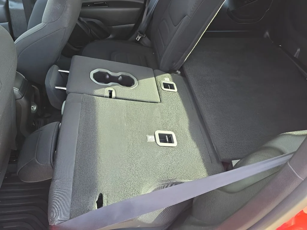 Used 2022  Jeep Latitude image 32