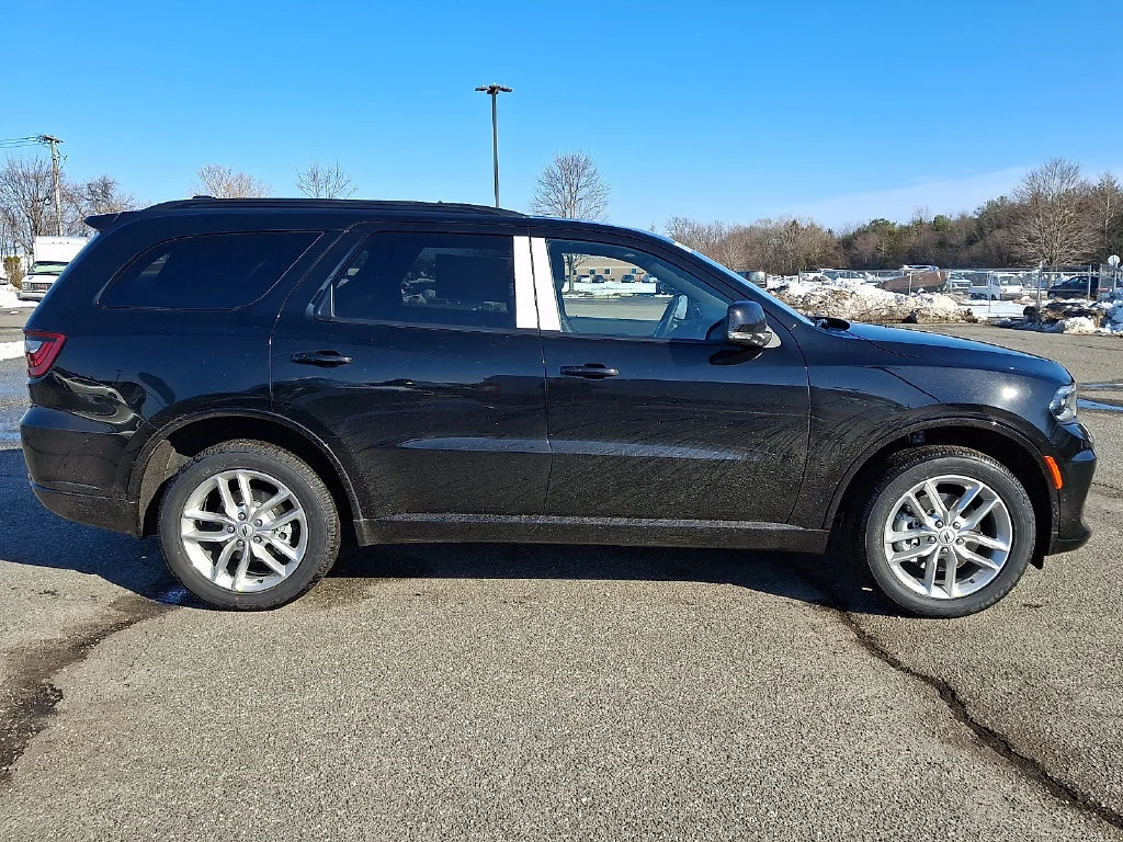 New 2026 Diamond Black Clear-Coat Exterior Paint Dodge GT Plus image 9