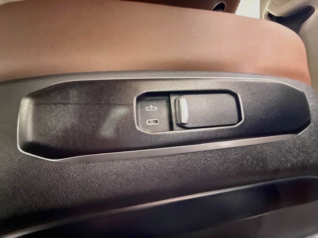 Used 2026 Skyscraper Gray Metallic BMW xDrive40i image 46