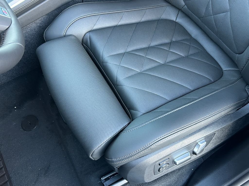 New 2026 Mineral White Metallic BMW xDrive40i image 15