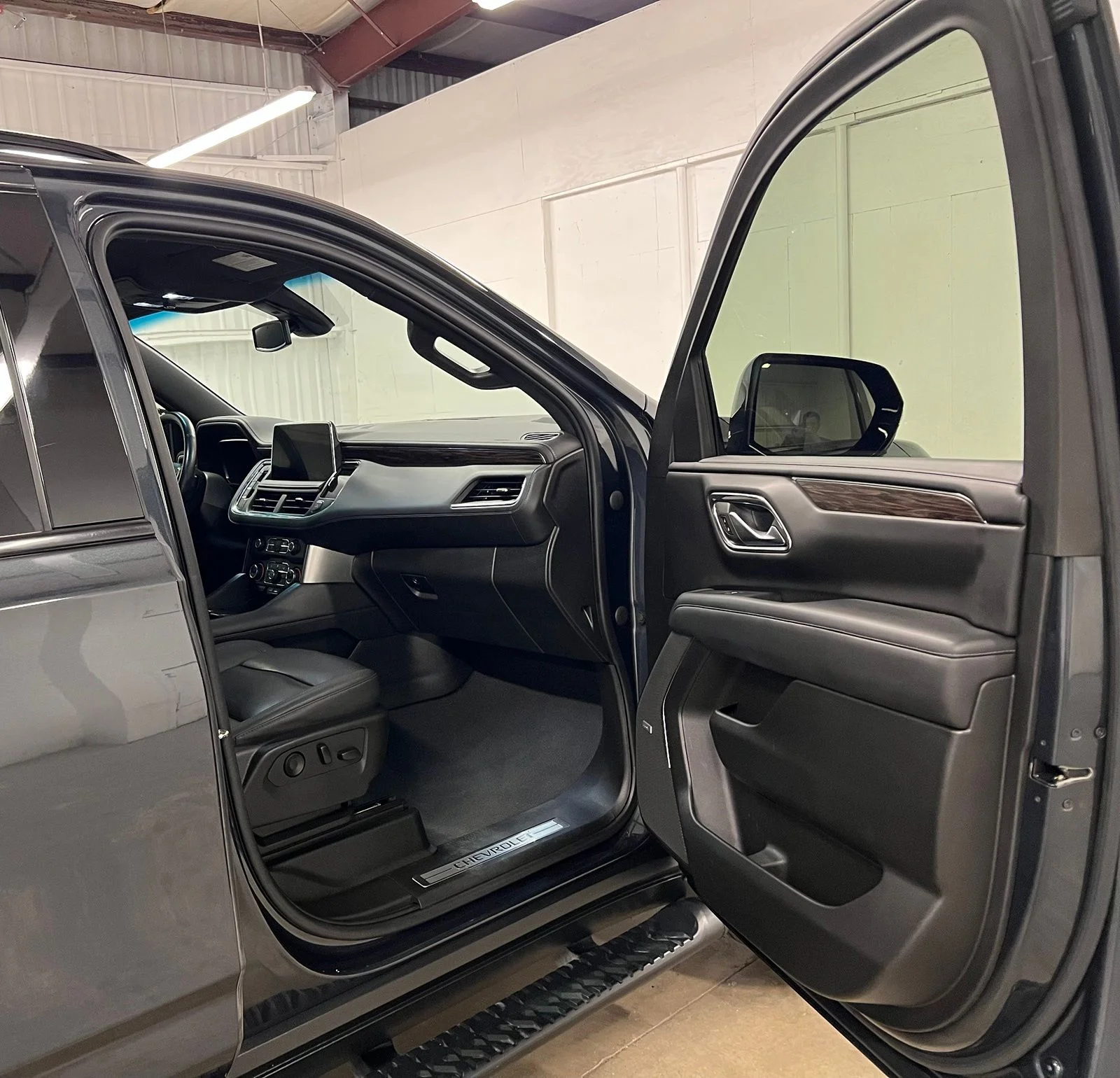 Used 2022 Gray Chevrolet Z71 image 17