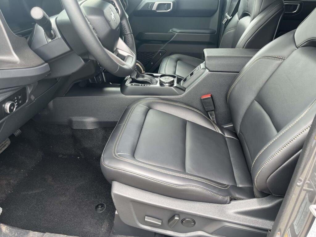 New 2025 Carbonized Gray Metallic Ford Badlands image 15