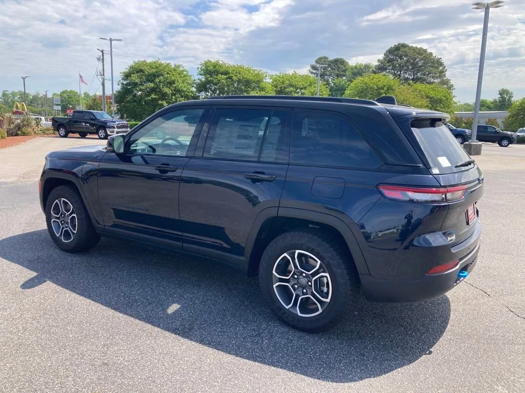 New 2024 Midnight Sky Exterior Paint Jeep Trailhawk 4xe image 3
