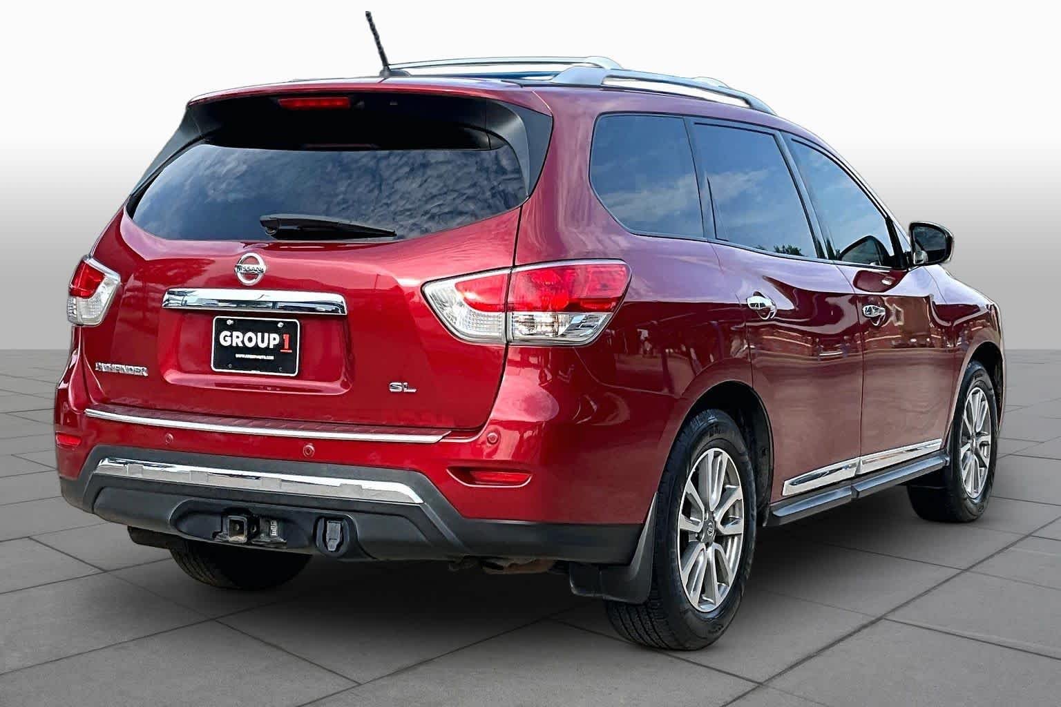 Used 2015 Cayenne Red Nissan SL image 12