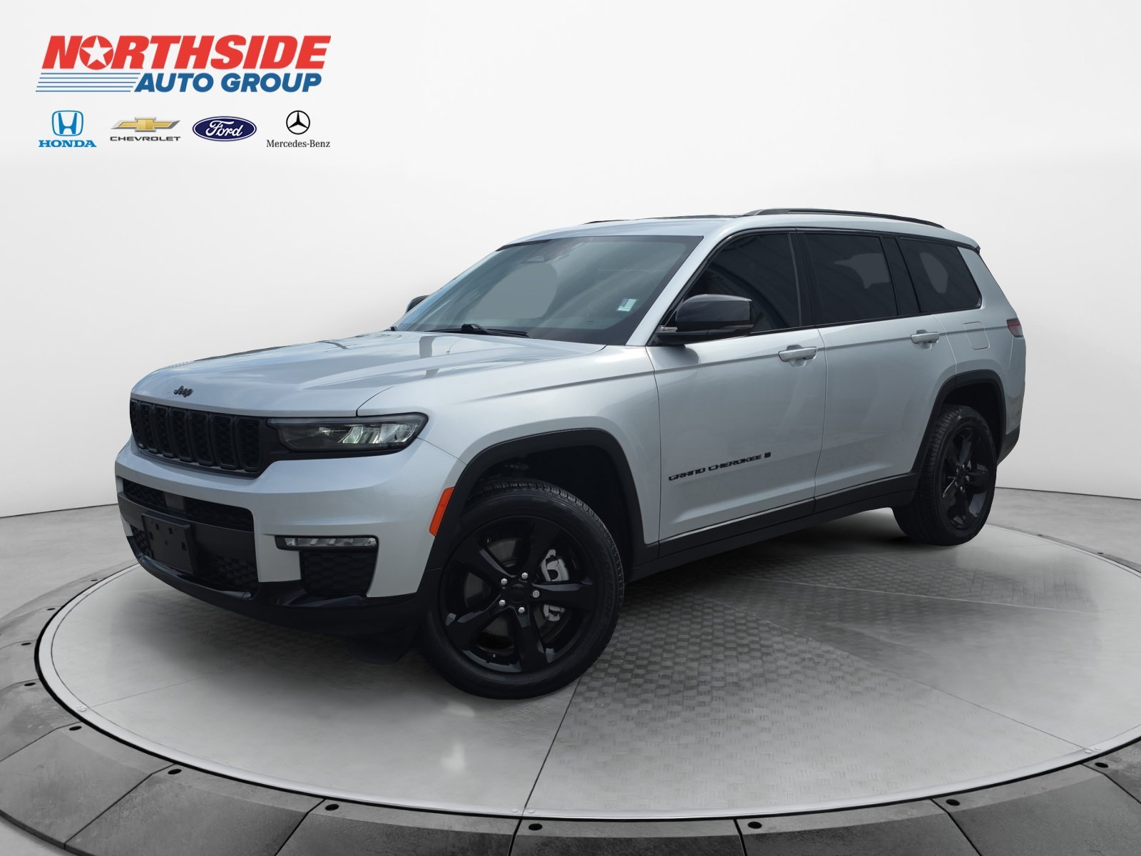 Used 2025 Silver Zynith Jeep Limited image 3