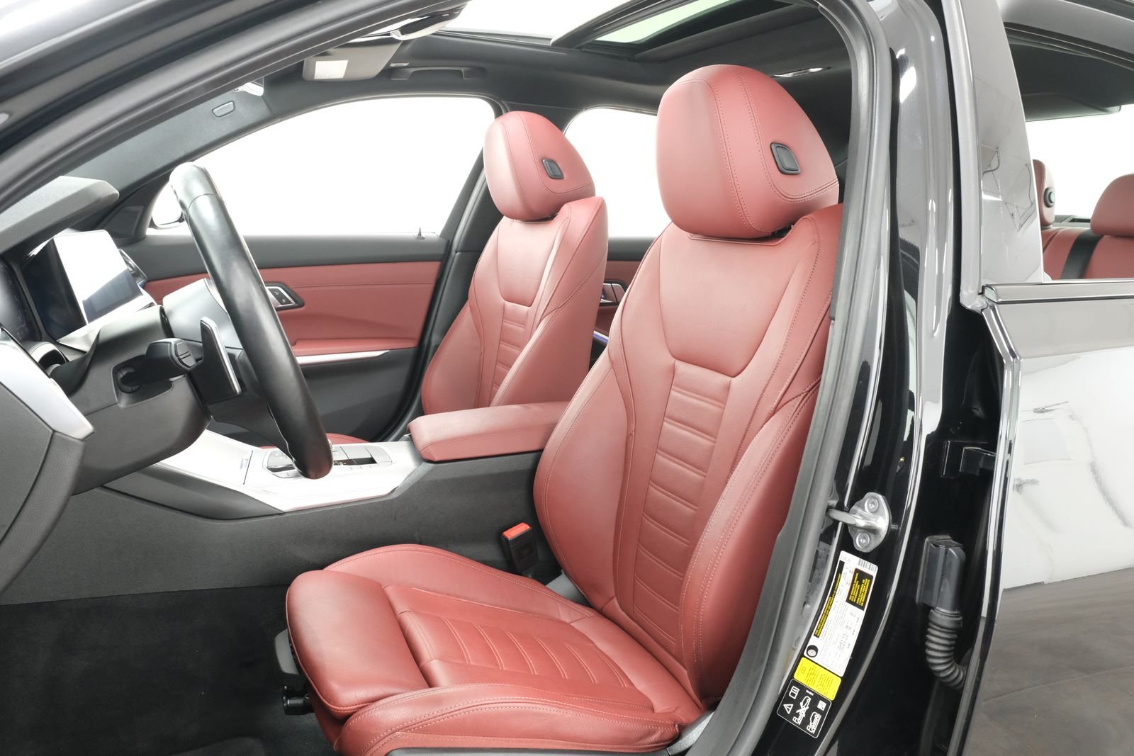 Used 2022 Black Sapphire Metallic BMW M340i xDrive image 28