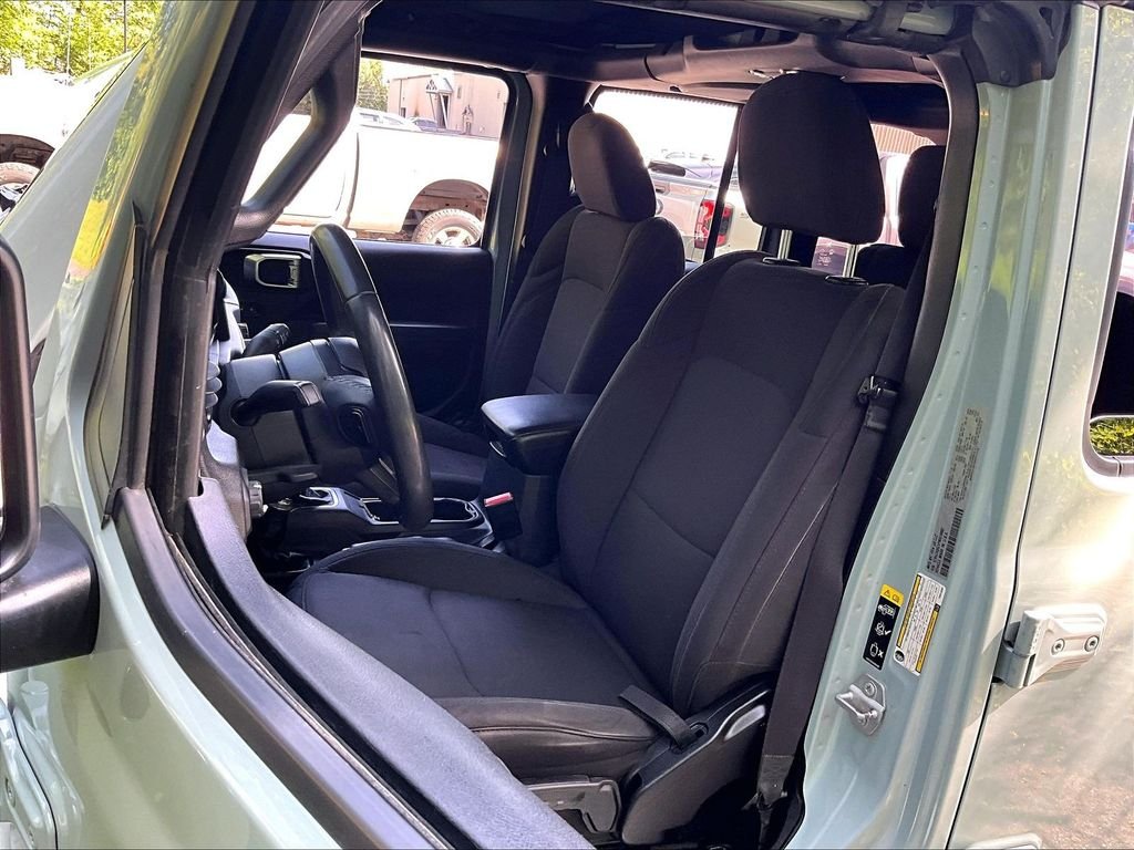 Used 2023 Earl Clearcoat Jeep Sport S image 10