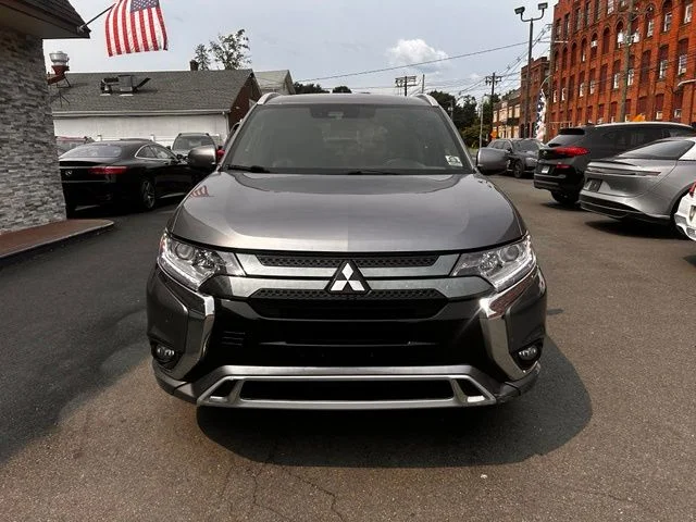 Used 2022  Mitsubishi  image 2