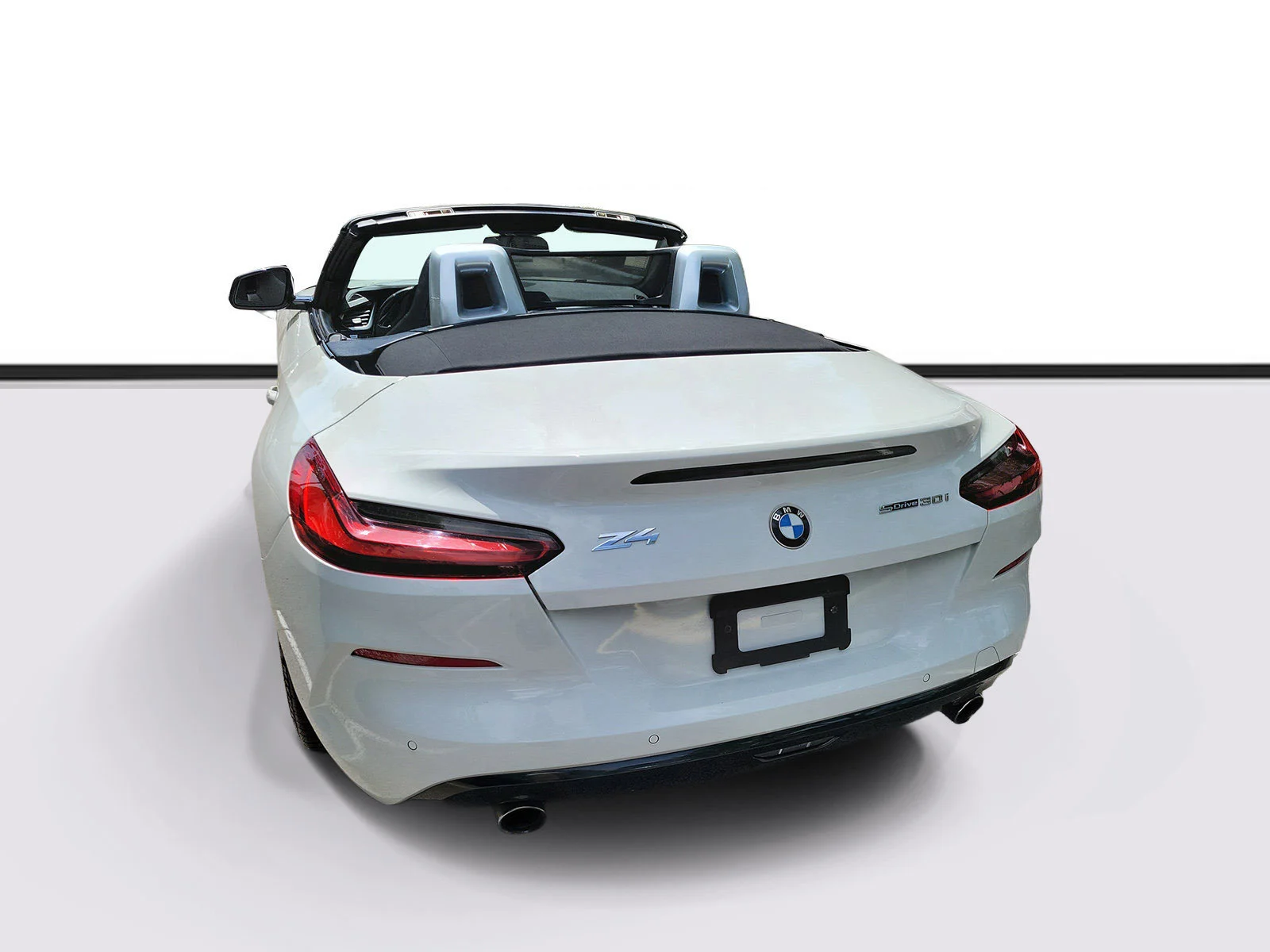Used 2020 Alpine White BMW sDrive30i image 3