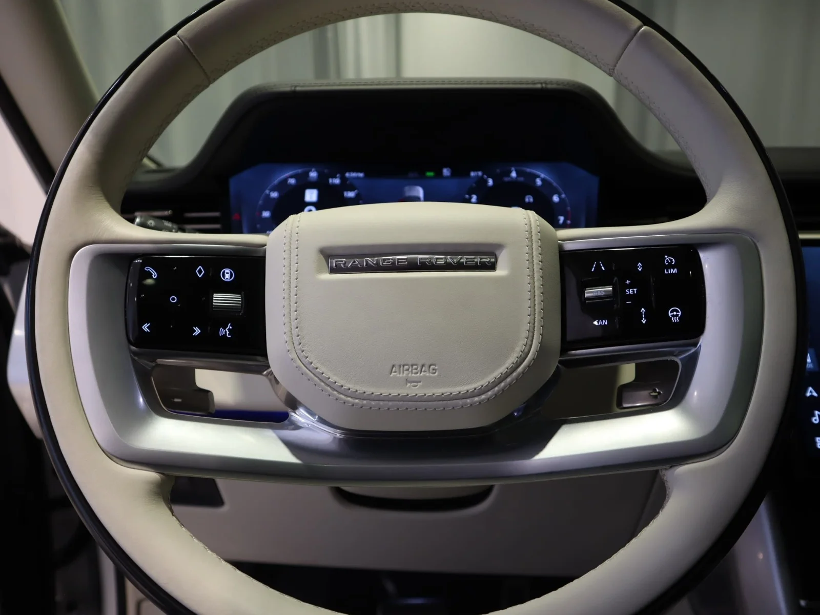 Used 2024 White Land Rover P530 Autobiography LWB 7 Seat image 26