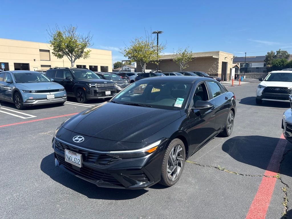 Certified Used 2025 Black Hyundai Limited image 1