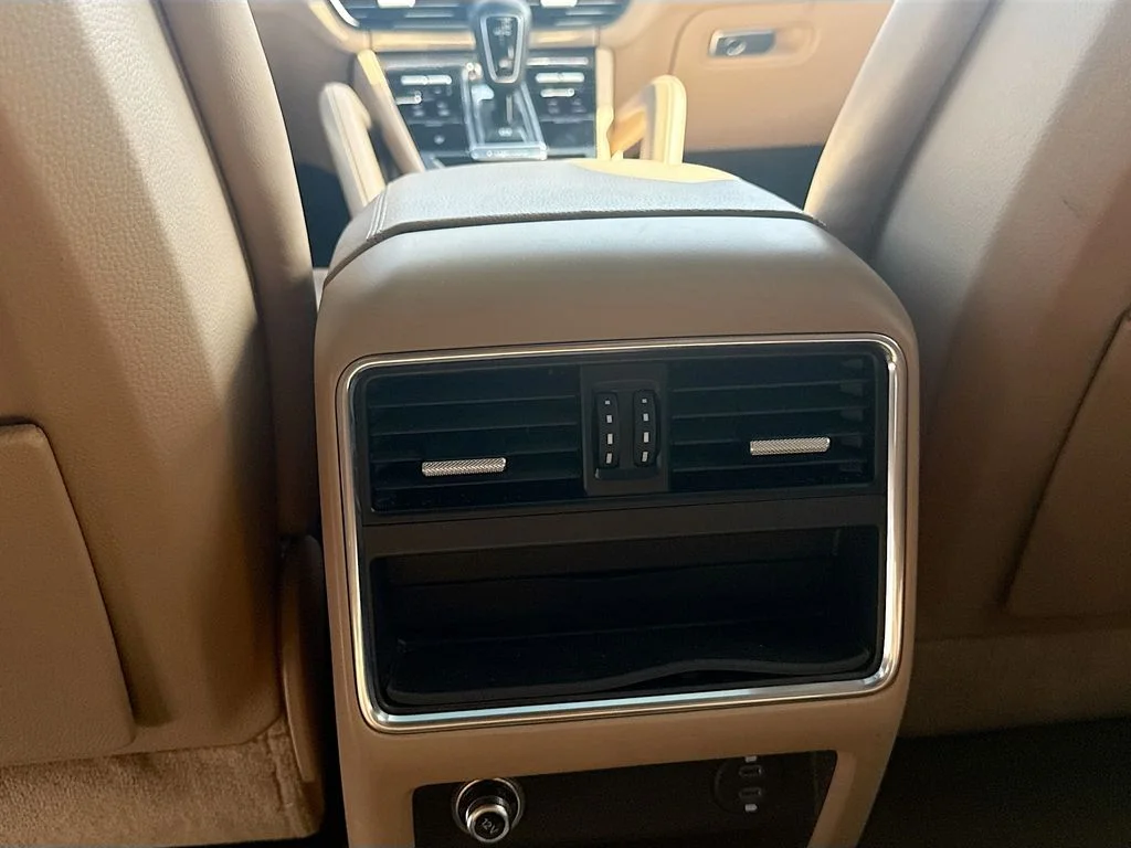 Used 2021  Porsche Base image 28