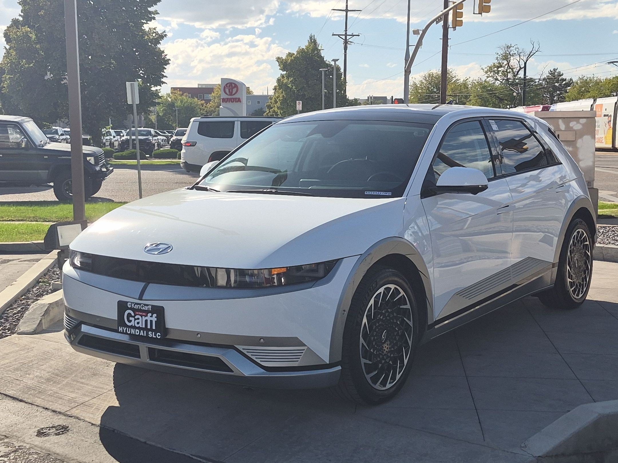 Used 2024 Atlas White Hyundai Limited image 9