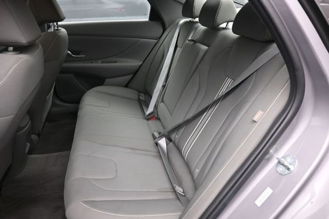 Used 2025 Silver Hyundai SEL Convenience image 23
