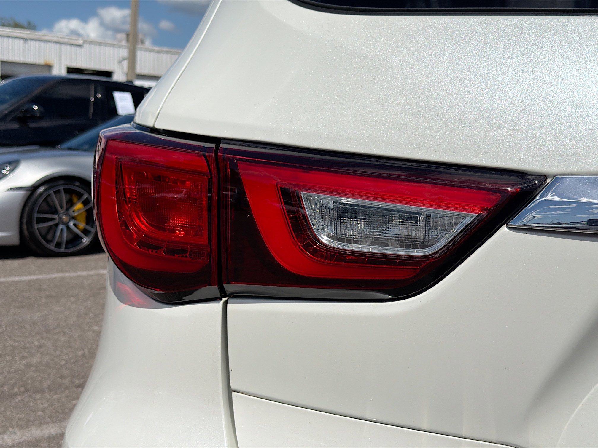 Used 2017 Majestic White INFINITI Base image 9