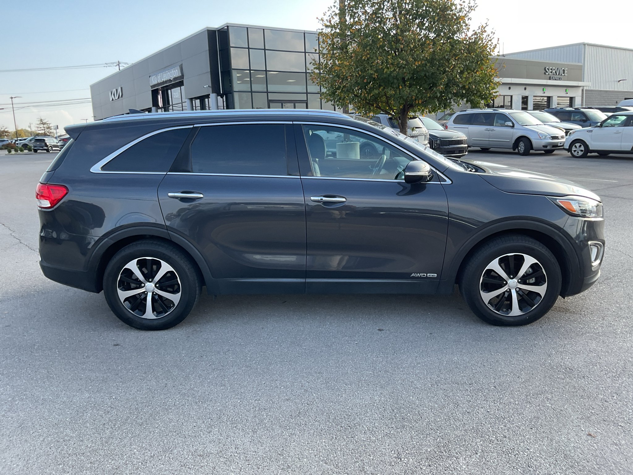 Used 2017 Platinum Graphite Kia EX V6 image 10