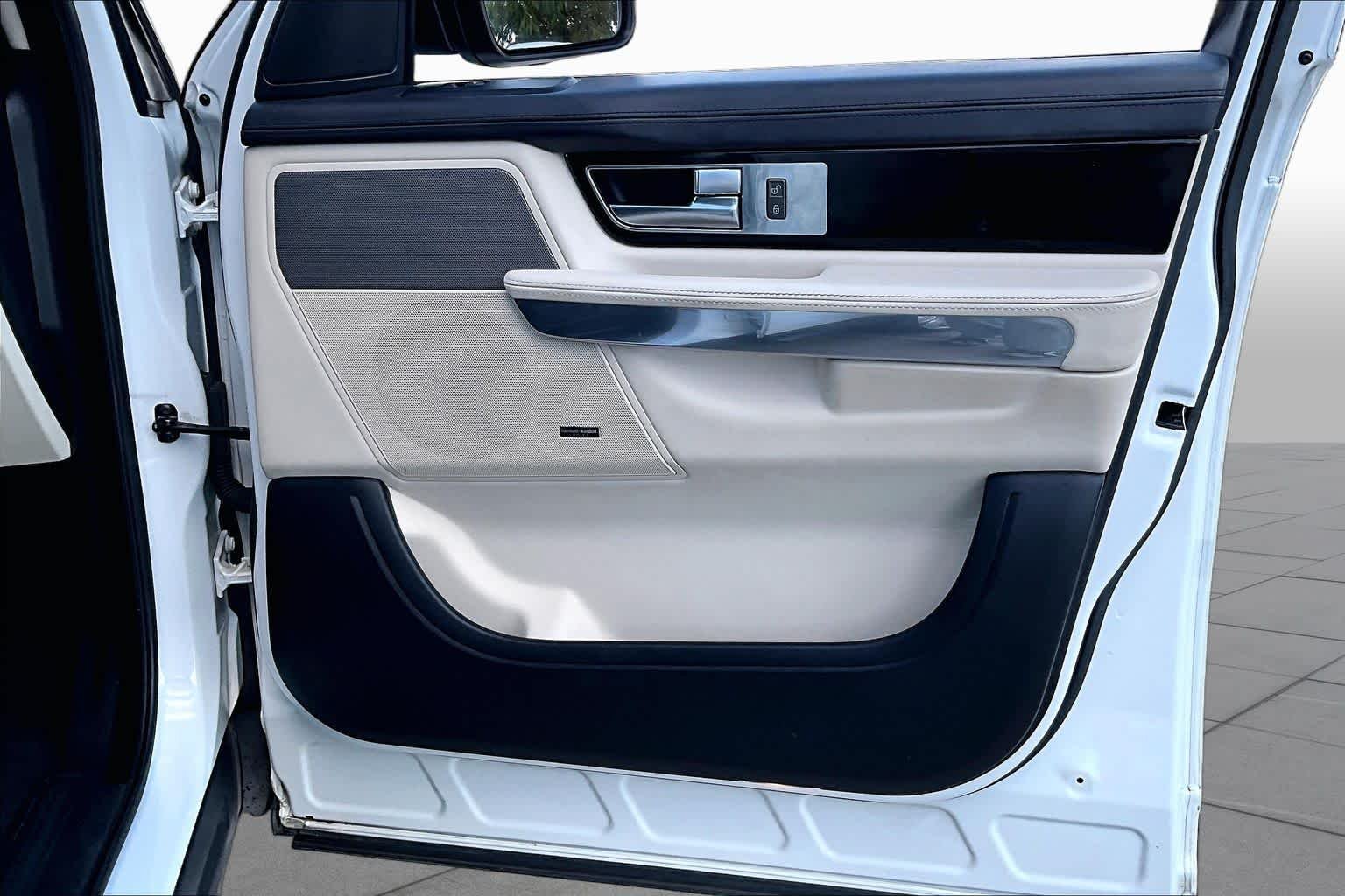 Used 2013 Fuji White Land Rover HSE LUX image 21
