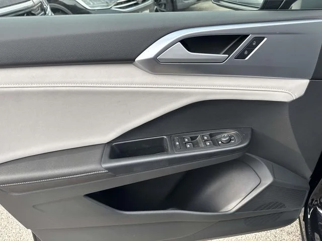 New 2026 Black Volkswagen 1.5T SE image 16