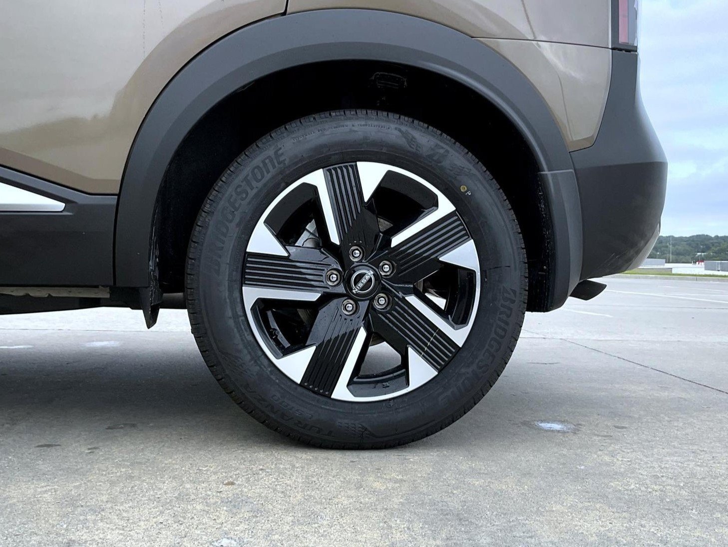New 2027 Canyon Bronze Metallic Nissan SV image 23