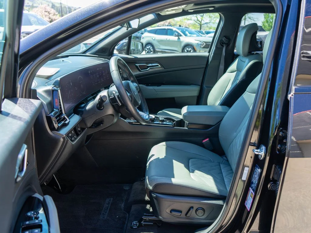 Used 2025 Black Kia X-Line Prestige image 11
