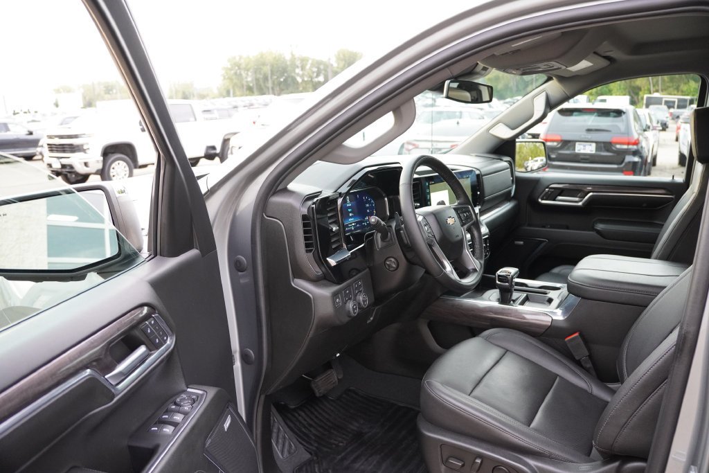 2024 Chevrolet Silverado 1500 LTZ - Photo 14