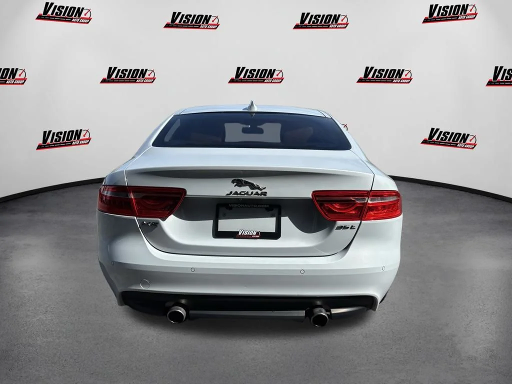 Used 2018  Jaguar 35t Portfolio Limited Edition image 6