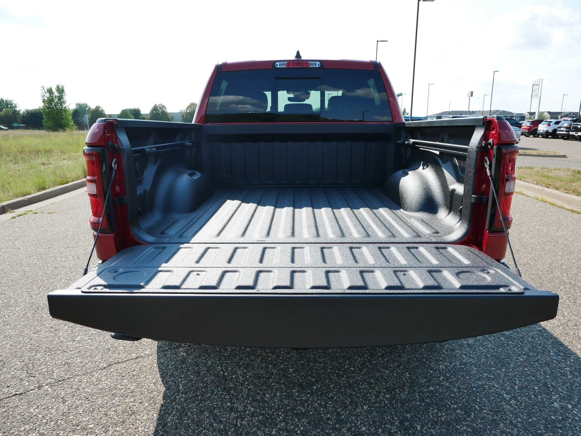 New 2026 Molten Red Pearl-Coat Exterior Paint RAM Laramie image 6